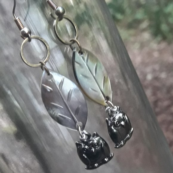 Owl Drop Earrings Mother of Pearl Dangle Feather Leaf Bird Carved Natural Shell - Picture 10 of 11